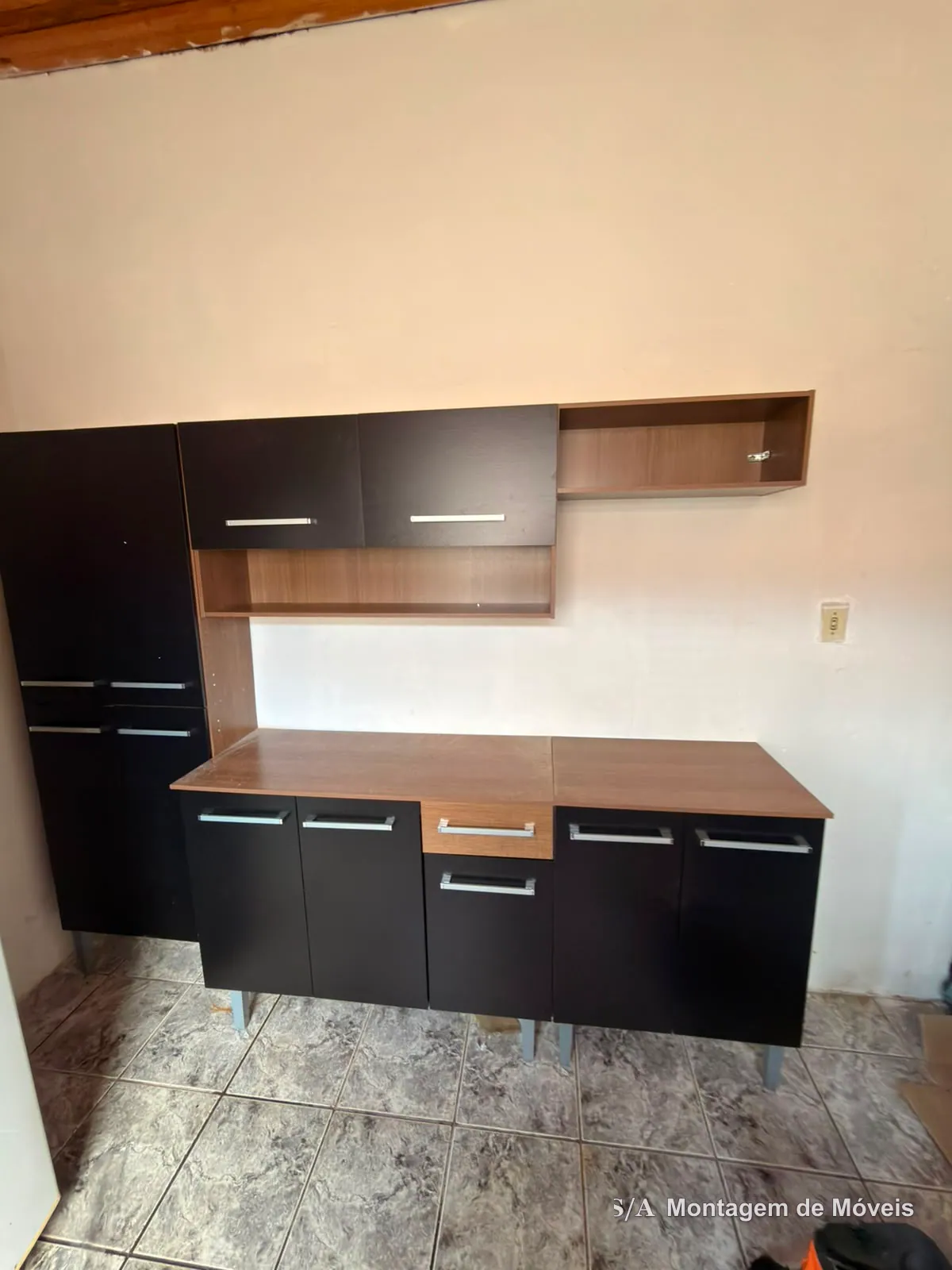 Trabalho de montagem de móveis realizado por Sérgio Alves